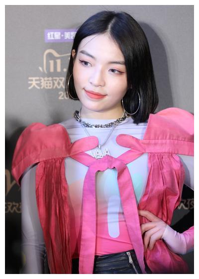 vava毛衍七甜美温柔,敛去浑身锋芒的她更有魅力