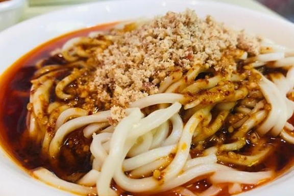 文殊坊这家开了七八年的素面馆，有100年饮食文化，吃面不用筷子休闲区蓝鸢梦想 - Www.slyday.coM