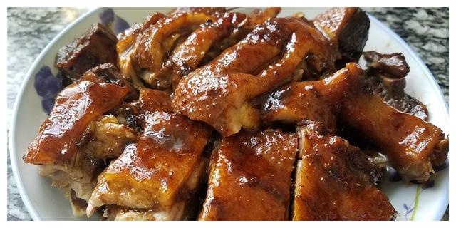 鸭肉好吃的做法有很多,我家常吃这一道话梅鸭,做法简单又美味