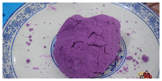 1条紫薯1盘糯米粉,教你做客家特色小吃,软糯香甜,做法超简单