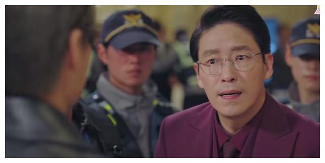 《顶楼》剧情爽翻!周丹泰千瑞珍被抓,观众希望她有反转