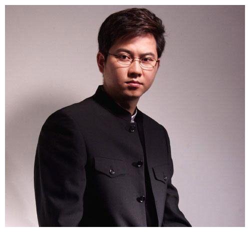 情感主持人赵川:成名后抛弃两任妻子,娶小16岁空姐却逼其辞职