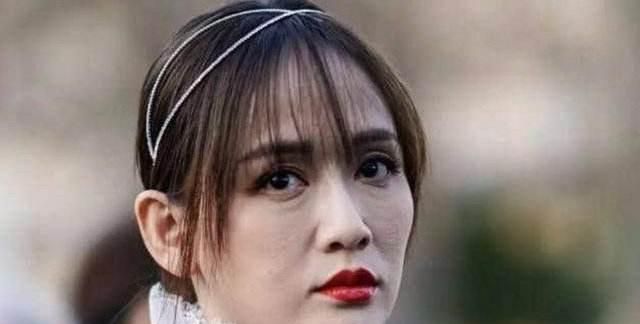 高清镜头下的女明星,满是皱纹尽显老态,岁月果真不饶人