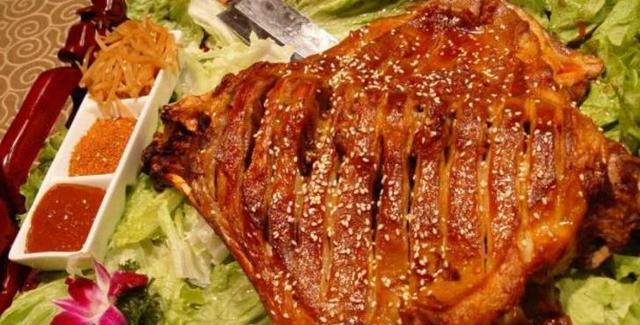 你知道新疆重量级美食烤全羊吗