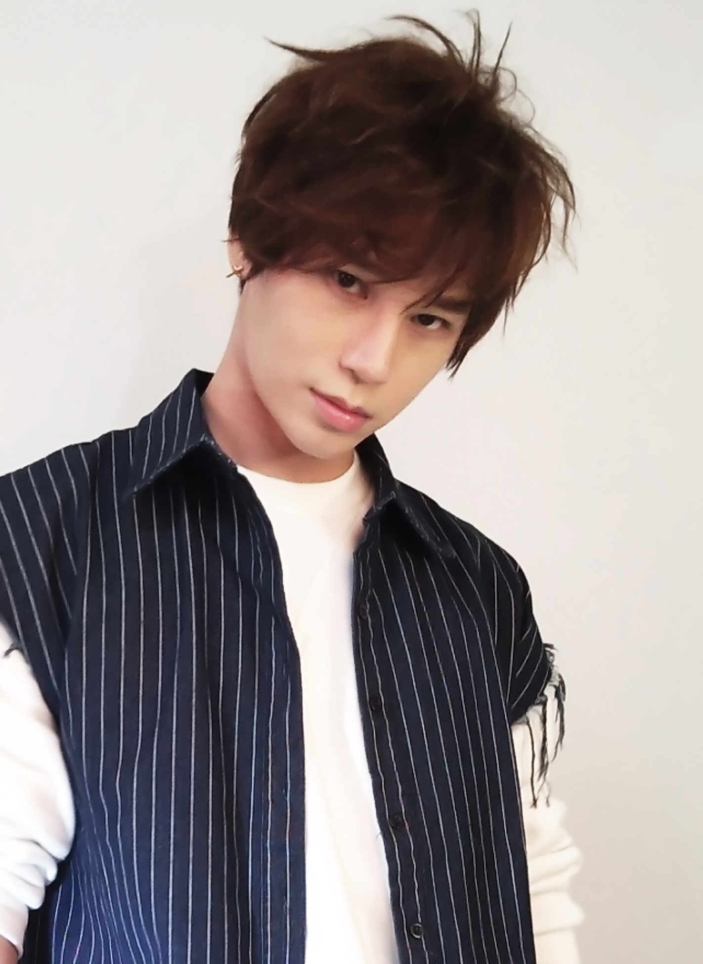 陈奕天精致眼妆写真曝光 网友:羡煞旁人