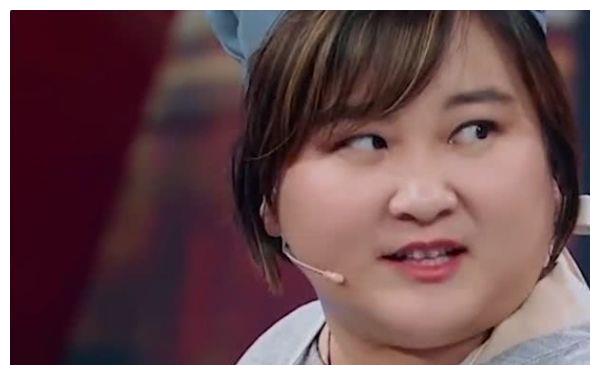 有种合影叫远离贾玲,和她同框都赢不了,你看她酒窝|包文婧|贾玲|酒窝