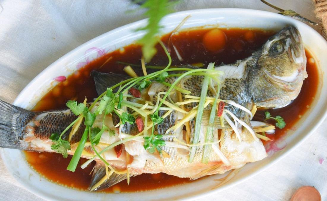 Chinese New Year traditions: Steamed fish to have abundance!