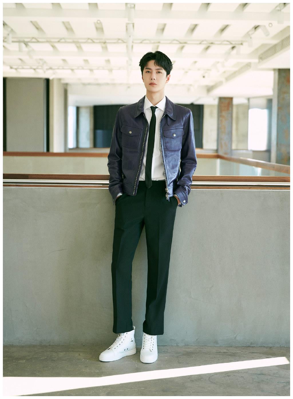 明星就是明星王一博居然把这件衣服穿出了这种帅气