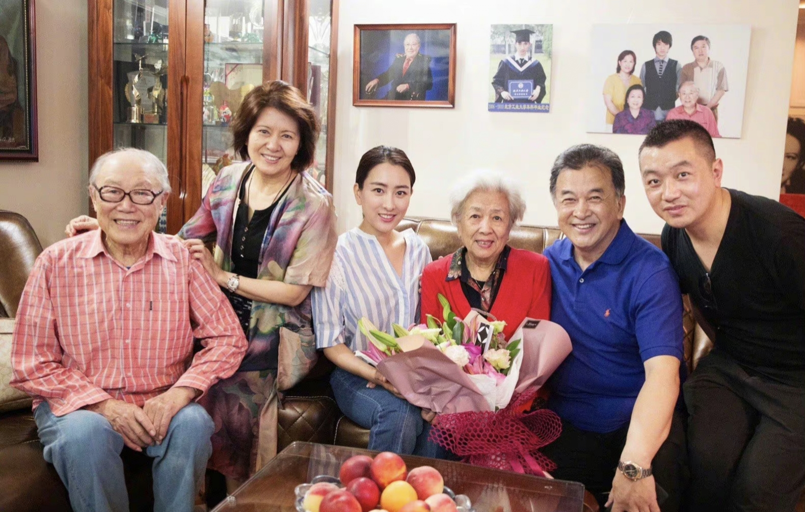 歌唱家张目,享年92岁