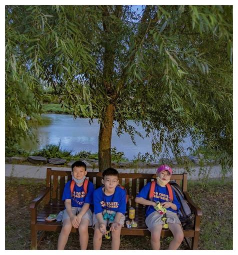 宋家三胞胎近照身高暴涨,民国呆萌气质大变样,最帅大韩颜值下滑