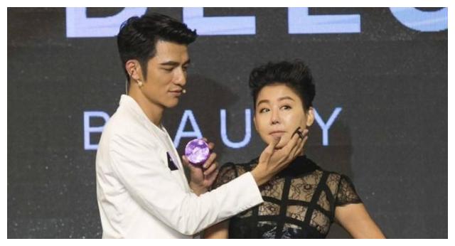 她身价上亿,拥有8个"干儿子",狠扇当红女星,今55岁依旧单身|蓝心湄|干