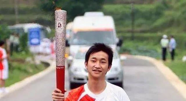 12年前汶川地震:20岁的蒋雨航被埋124小时,靠一瓶水熬过5天5夜休闲区蓝鸢梦想 - Www.slyday.coM 12年前汶川地震:20岁的蒋雨航被埋124小时,靠一瓶水熬过5天5夜休闲区蓝鸢梦想 - Www.slyday.coM