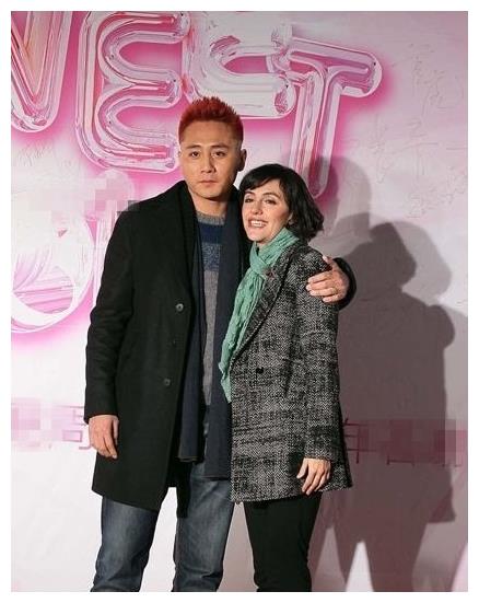 都说洋媳妇保质期短,经不住时间的摧残,刘烨和妻子像两代人__财经头条