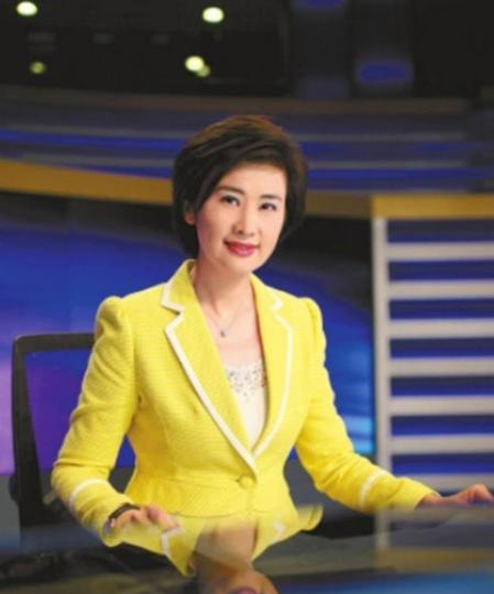 吴小莉出生在一个特别幸福的家庭当中,他有4个姐姐,一个妹妹,虽然家中