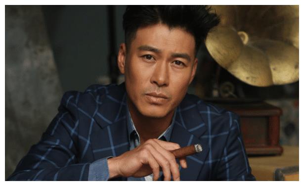 出生在普通家庭中的孙玮有着敬业的精神也是一个低调的演员