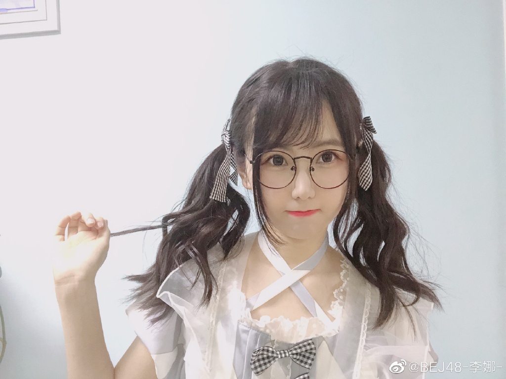 偶像美少女bej48-李娜迷人写真美照