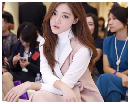 邓家佳和男友于岩在一起了10年,后来两个人终于在2