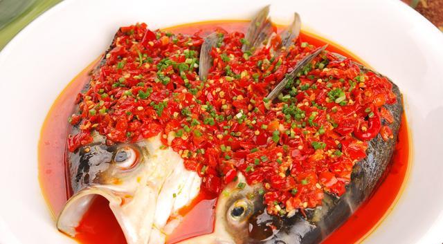 鱼类菜品如何去腥以泡椒鱼头为例教你一个好方法
