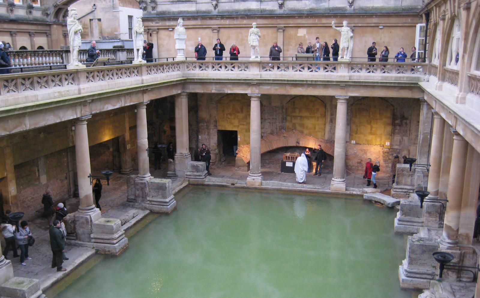 "曾经辉煌的古罗马帝国,曾让人引以为傲的古罗马浴场,如今已成为众人