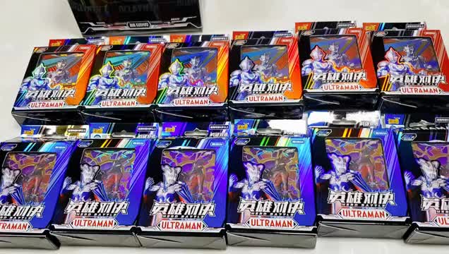 200元新版"奥特曼对决卡",一箱12盒,能抽到特别签名卡吗