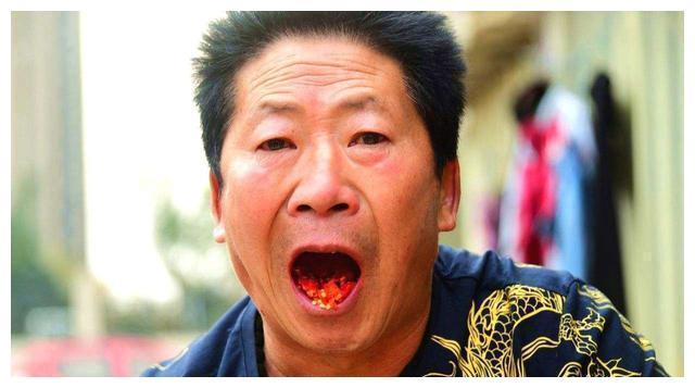 中国"最牛辣椒王"李永志,曾生吃32根魔鬼椒不变色,如今怎样?