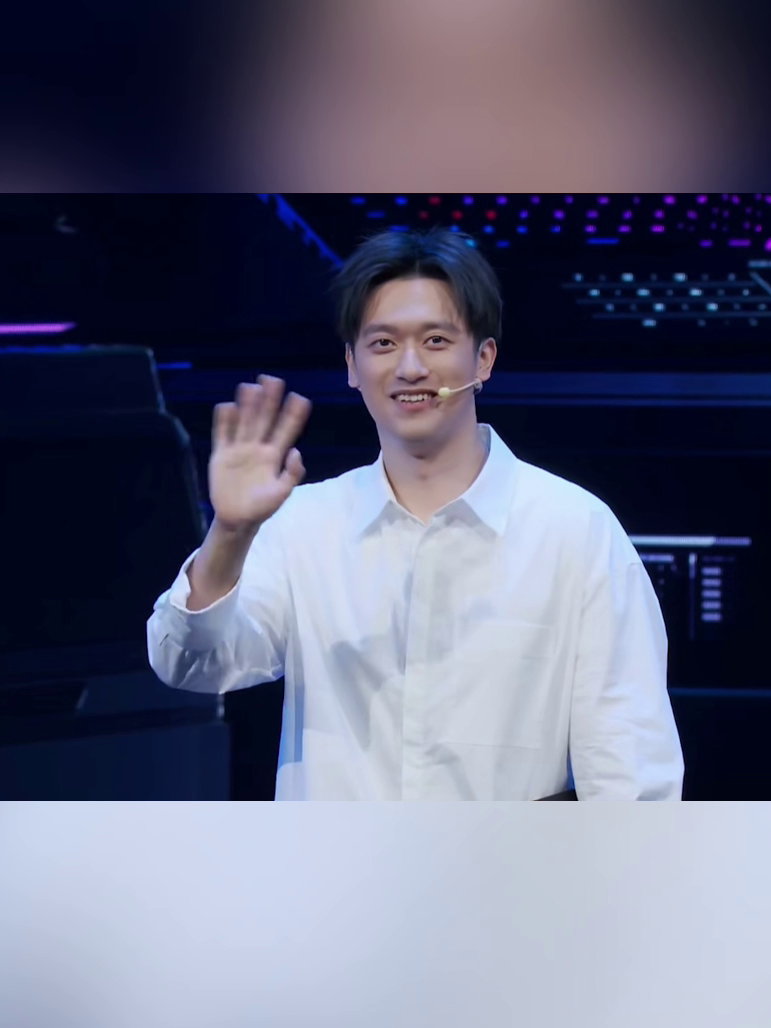 周冠宇现身ROG新品发布会，ROG 枪神10 Plus 超竞版火力全开