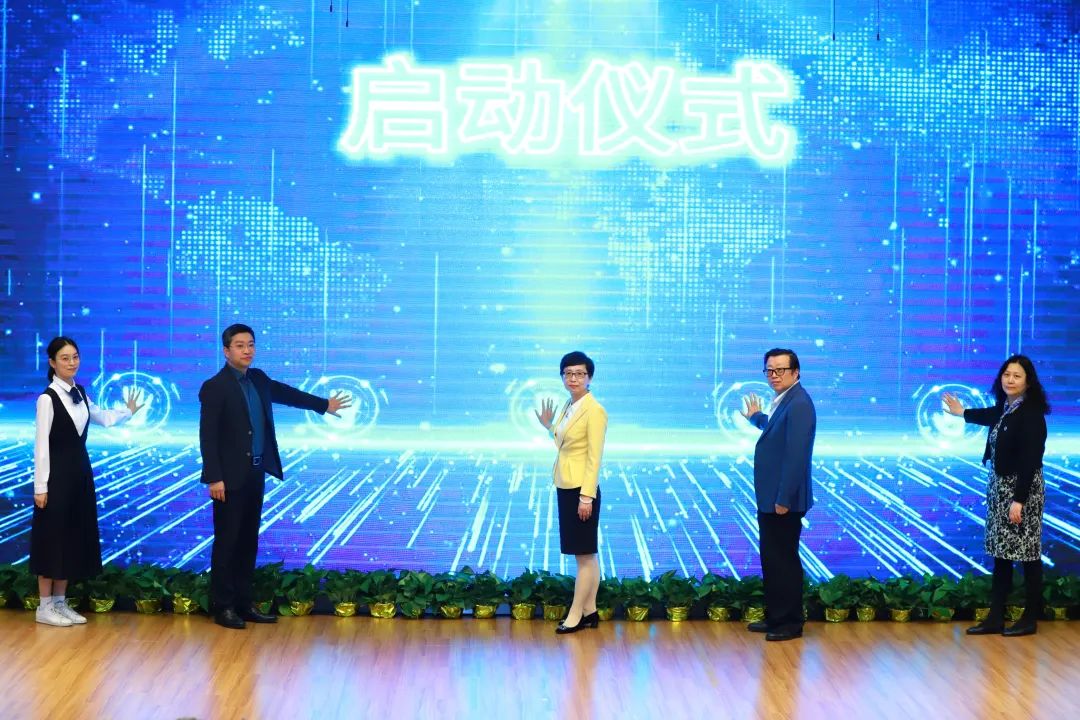 才华与帅气并存!数字人推荐官带你畅游书海|读书|中学|位育中学|上海市|读书节_新浪新闻