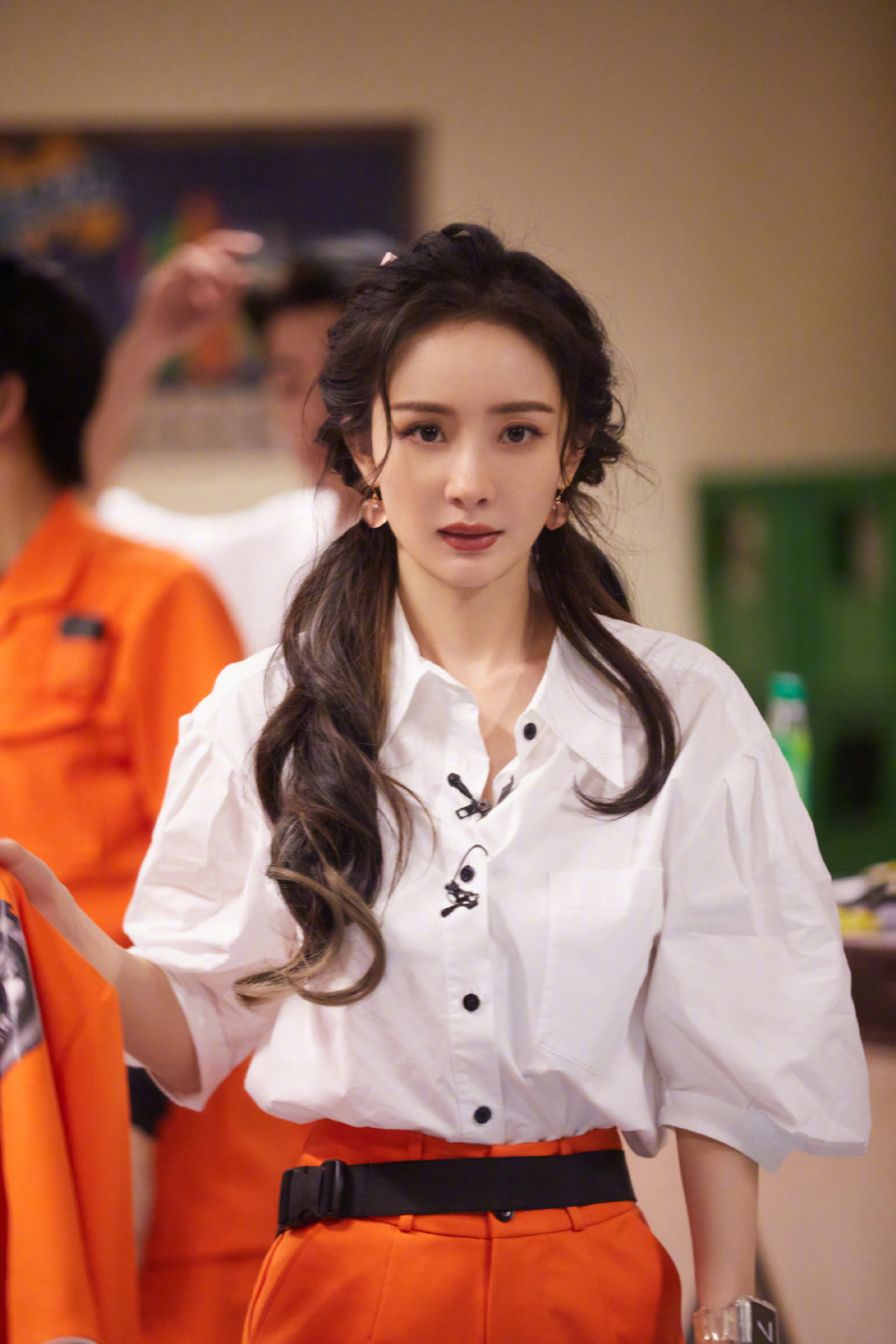 杨幂双马尾造型,元气可爱活力满满,洋溢甜蜜的氛围感