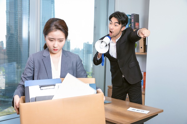 女子发朋友圈羡慕工资按时发被开除？官方回应大快人心休闲区蓝鸢梦想 - Www.slyday.coM