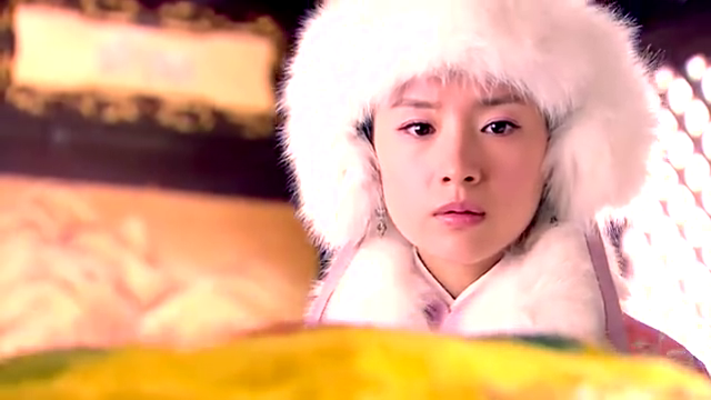 女孩想要查明爹爹的死因,不料奸诈小人想拿银子打发她,真是可恶