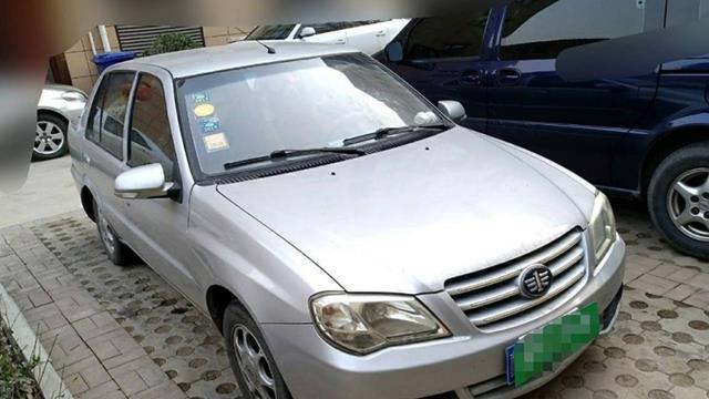 18万买的车位被霸占,花2千买二手夏利堵他,一放就是三年