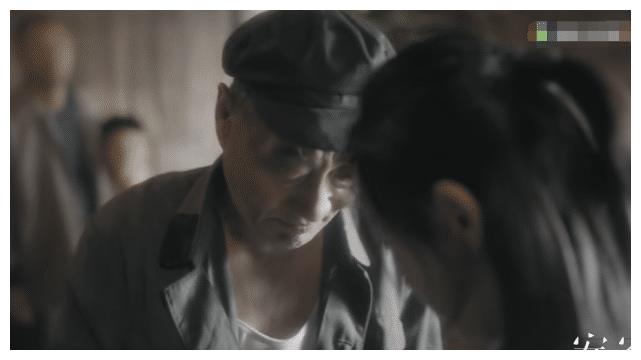 孙俪与爷爷亲密合影,曾是杜鹃公公今是房似锦爷爷,网友:好有缘