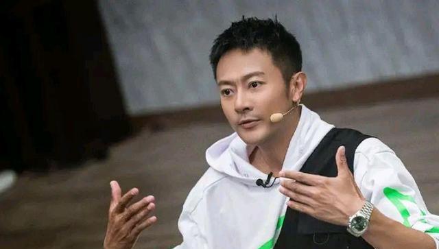 印小天在《追光吧!哥哥》表情失控!是真情流露?还是压抑太久?