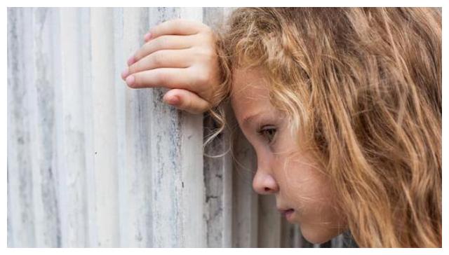 内心缺爱的孩子身上有这几种明显的表现每天都小心翼翼