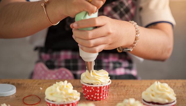 重庆欧艺蛋糕裱花的过程