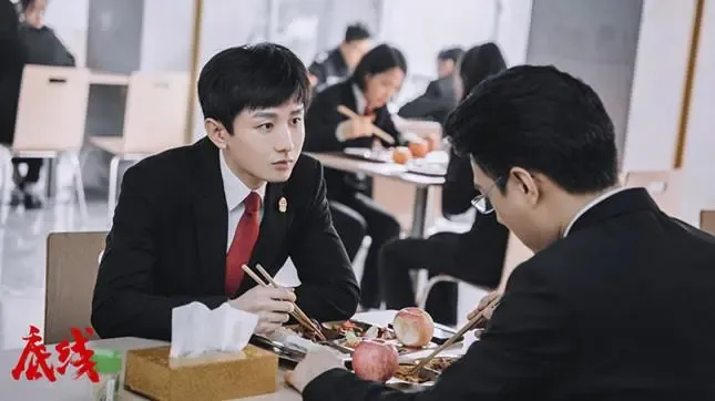 电视剧《底线》剧情有多接地气，来源于生活，收视率居高不下休闲区蓝鸢梦想 - Www.slyday.coM