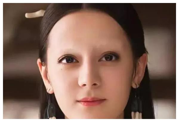 当明星p掉"眉毛"后有多搞笑?热巴很美,最后一位眼睛咋回事?