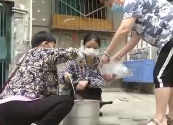 【贵州身边事】家属叫不出产妇全名护士拒给娃休闲区蓝鸢梦想 - Www.slyday.coM