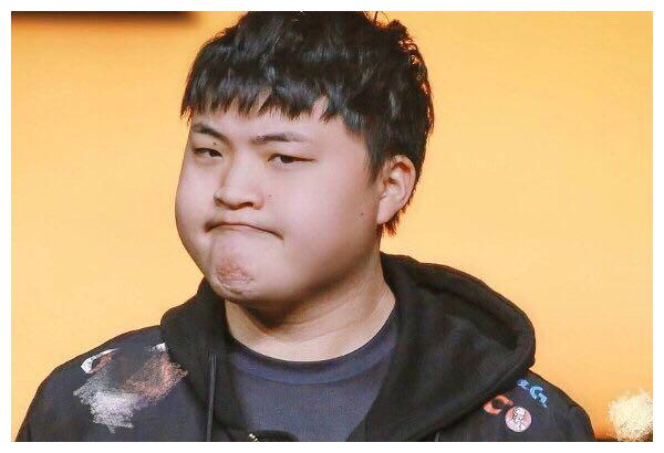 uzi女友晒照为闺蜜庆生看到对方颜值果然美女只和美女玩