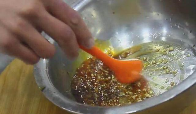 这才是凉拌菜的吃法，黄瓜翡翠卷和凉拌苦菊，上桌都不够吃的！休闲区蓝鸢梦想 - Www.slyday.coM