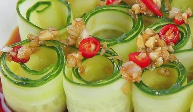 这才是凉拌菜的吃法，黄瓜翡翠卷和凉拌苦菊，上桌都不够吃的！休闲区蓝鸢梦想 - Www.slyday.coM