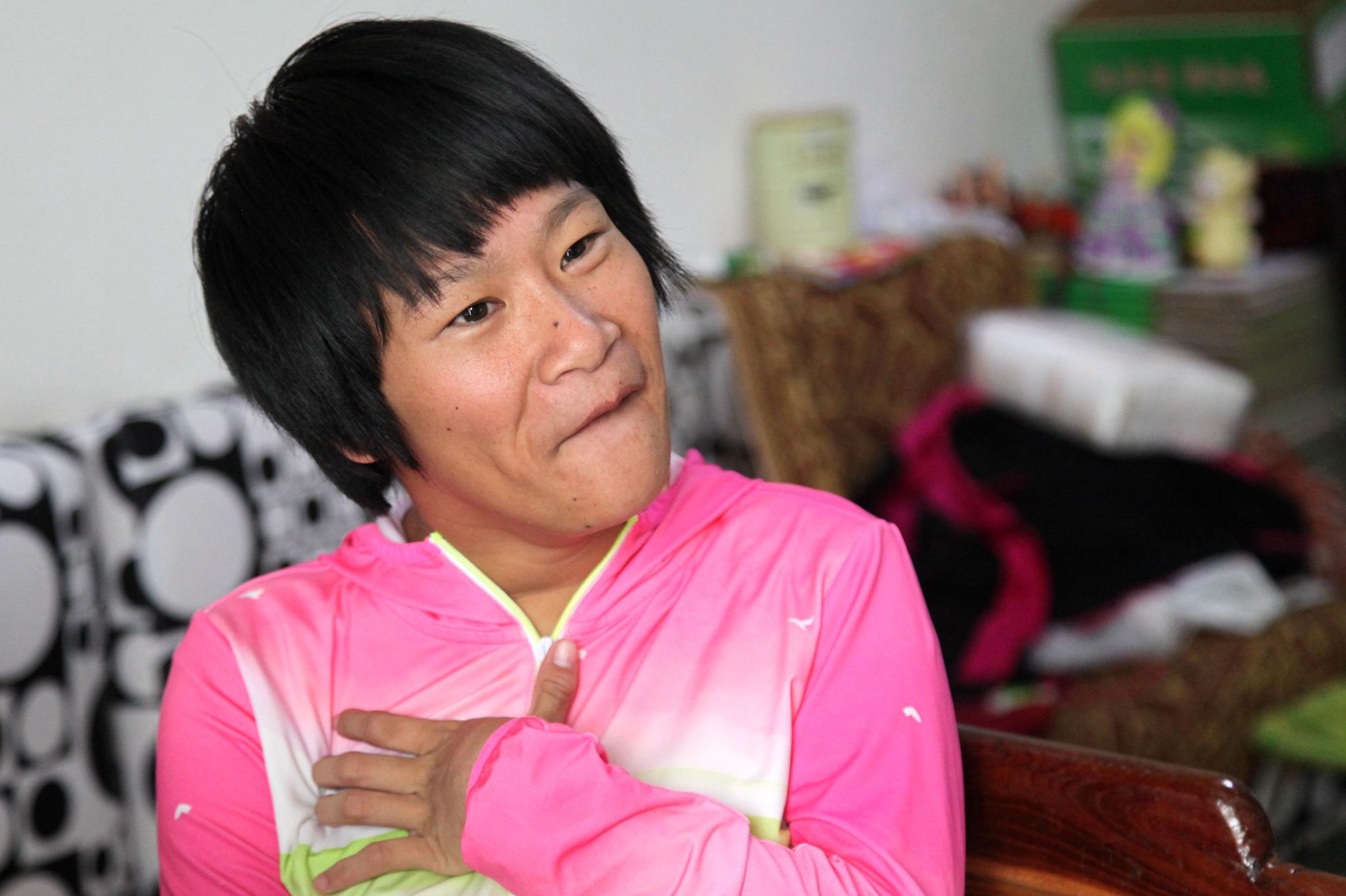 山西90后脑瘫女孩,自强不息开网店5年辛苦打拼,看她生活成啥样