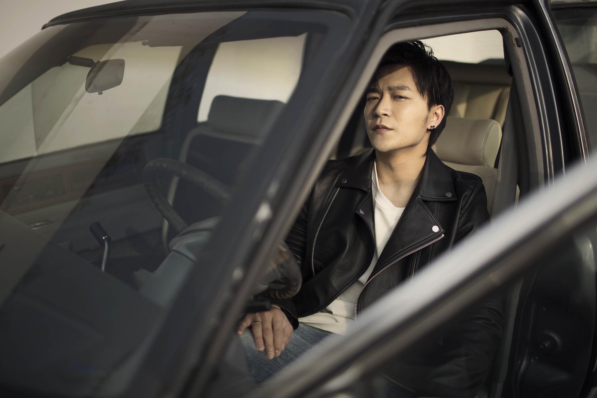 余枫挑战韩式情歌 《爱的礼物》送给命中注定的人