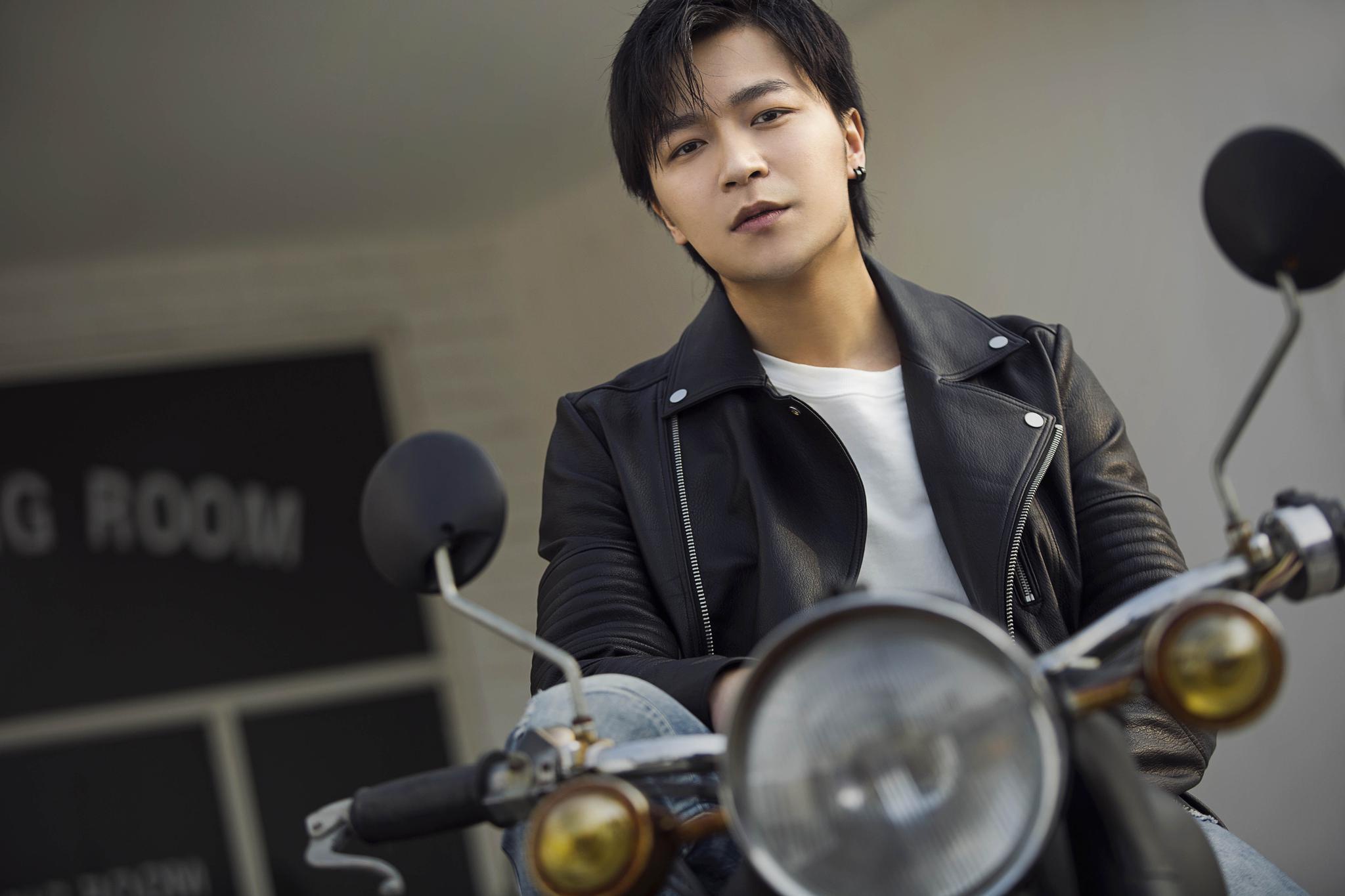 余枫挑战韩式情歌 《爱的礼物》送给命中注定的人