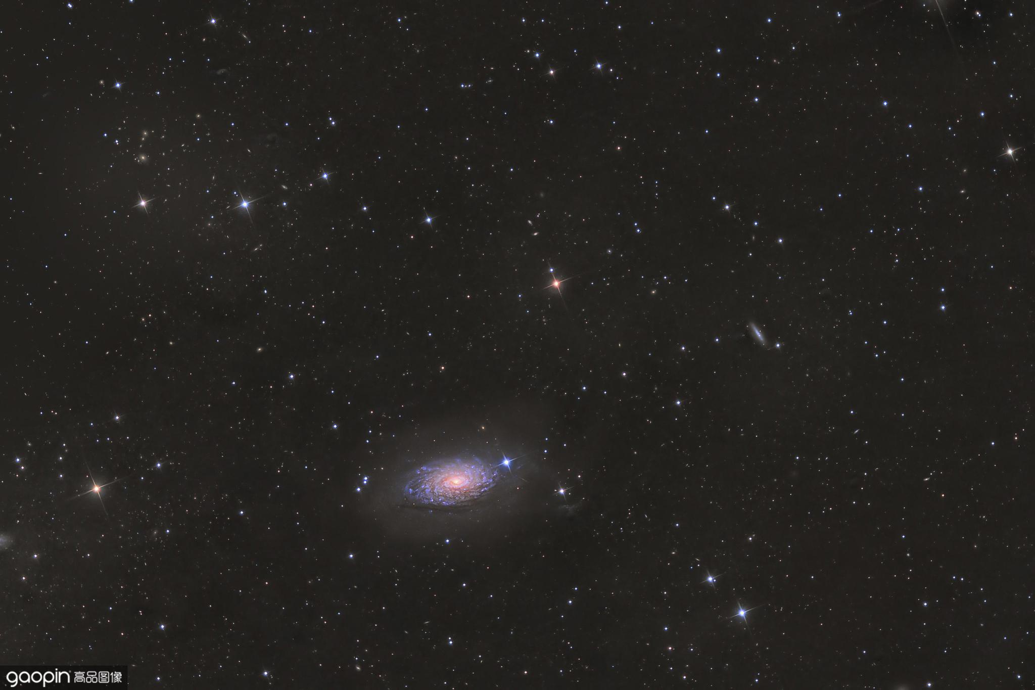 摄影：宇宙中的最美螺旋星系M51星系