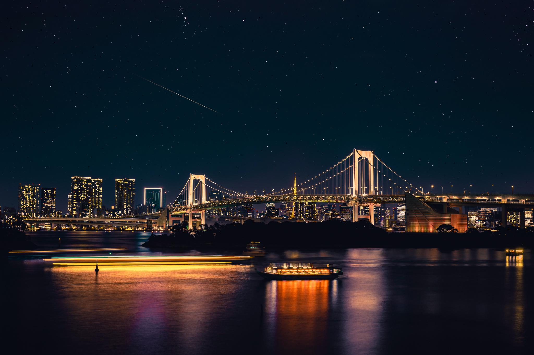 德克萨斯州上空惊现流星划过瞬间照亮了夜空令人惊叹