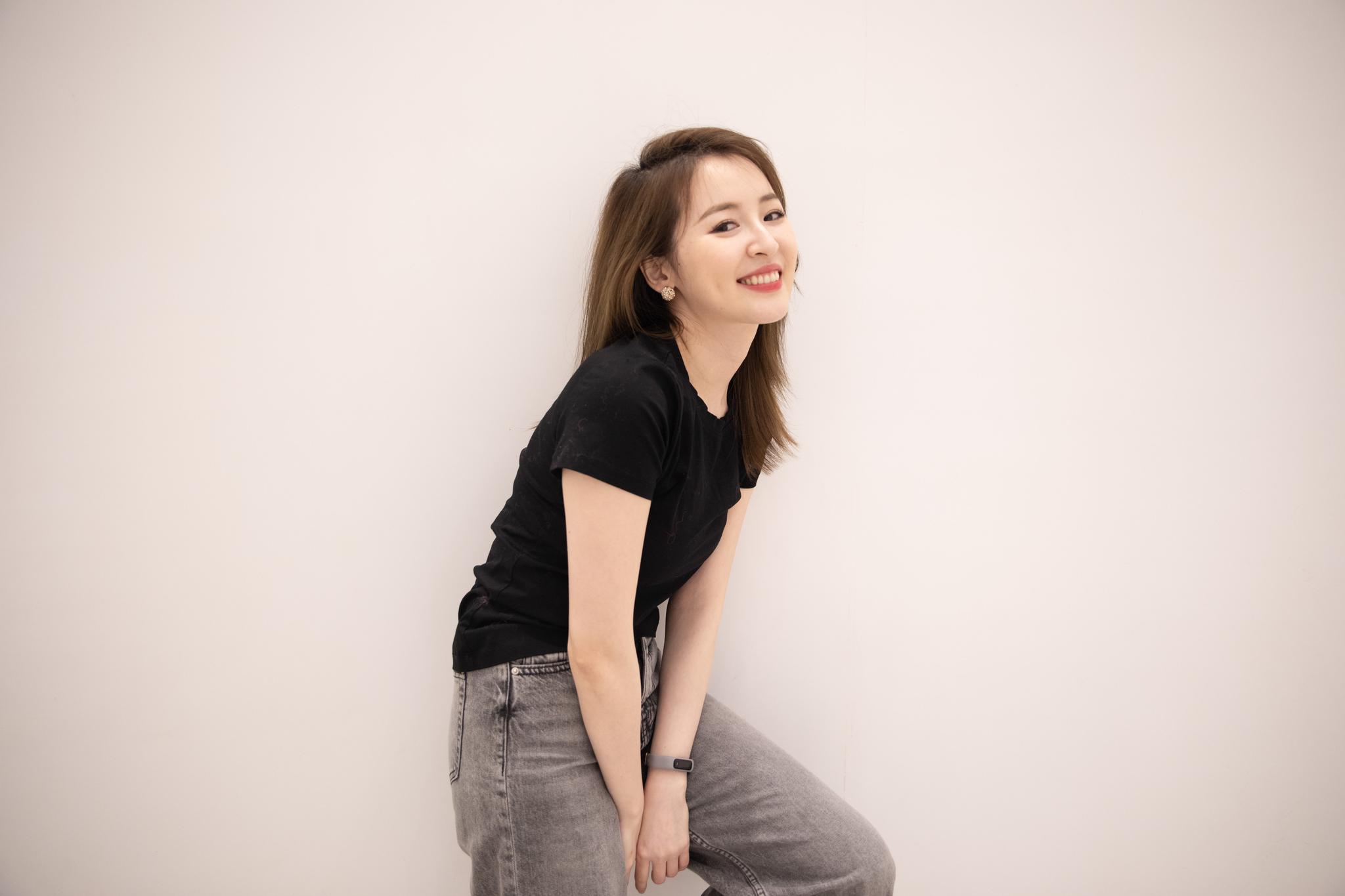 刘雪婧情绪写真展率真随性 晒录音棚照片预告新歌|刘雪婧_新浪新闻