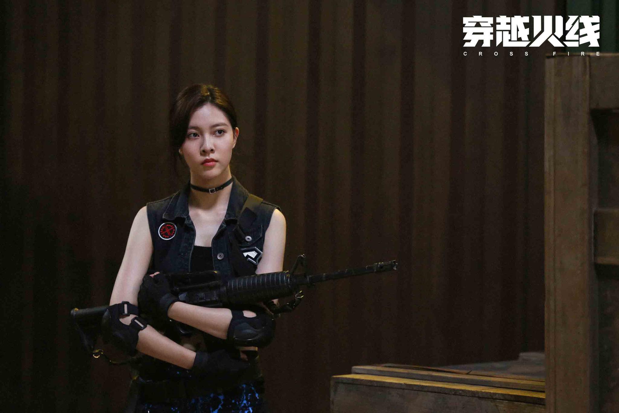 宋妍霏《穿越火线》昨晚开播 素颜出演安蓝造型反差