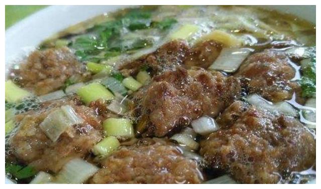 滕州这家东郭镇上的小饭馆,丸子汤号称第一,一碗只要4块钱