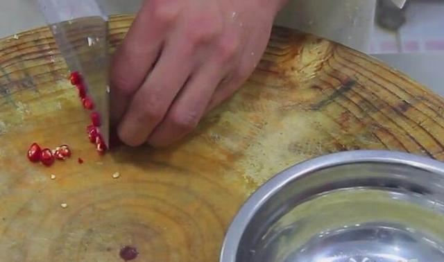 这才是凉拌菜的吃法，黄瓜翡翠卷和凉拌苦菊，上桌都不够吃的！休闲区蓝鸢梦想 - Www.slyday.coM